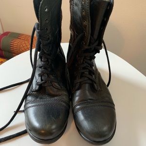 BARELY WORN Steve Madden zip up Combat Boots